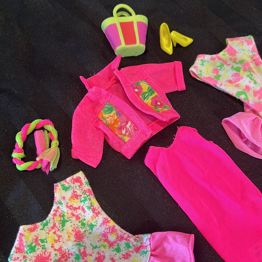 VTG Barbie clothes shoes bag and accessory - Picture 3 of 5